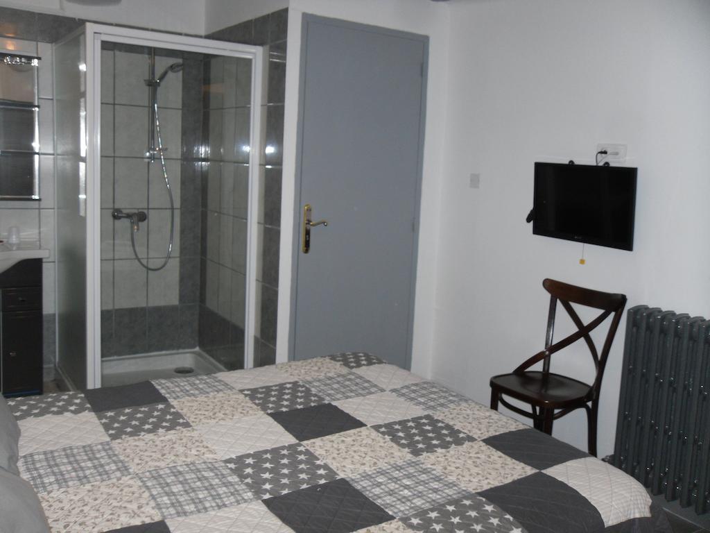 Hotel Restaurant Le Mistral Peipin Room photo